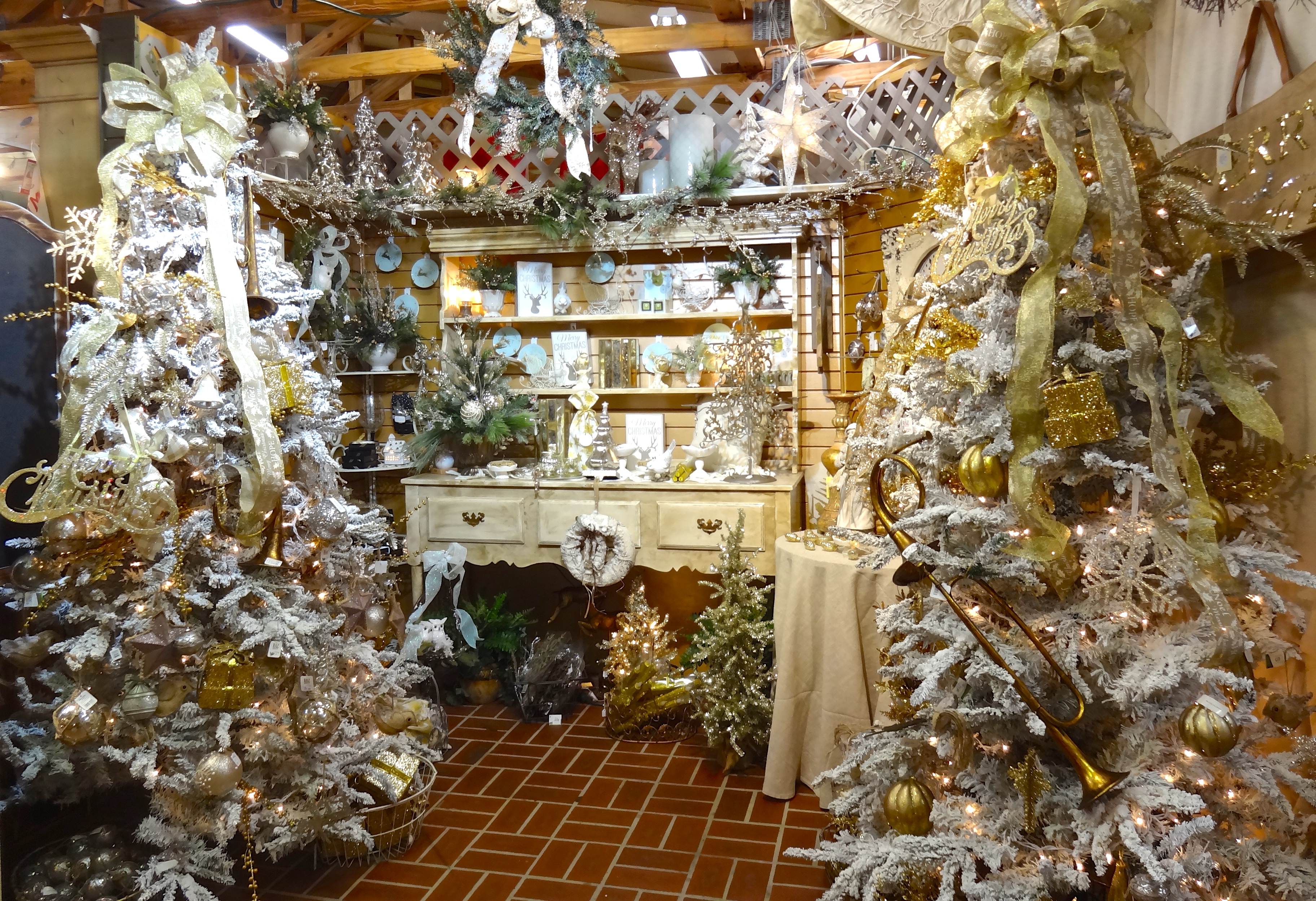 christmas at the seasons gift shop in lake alfred florida