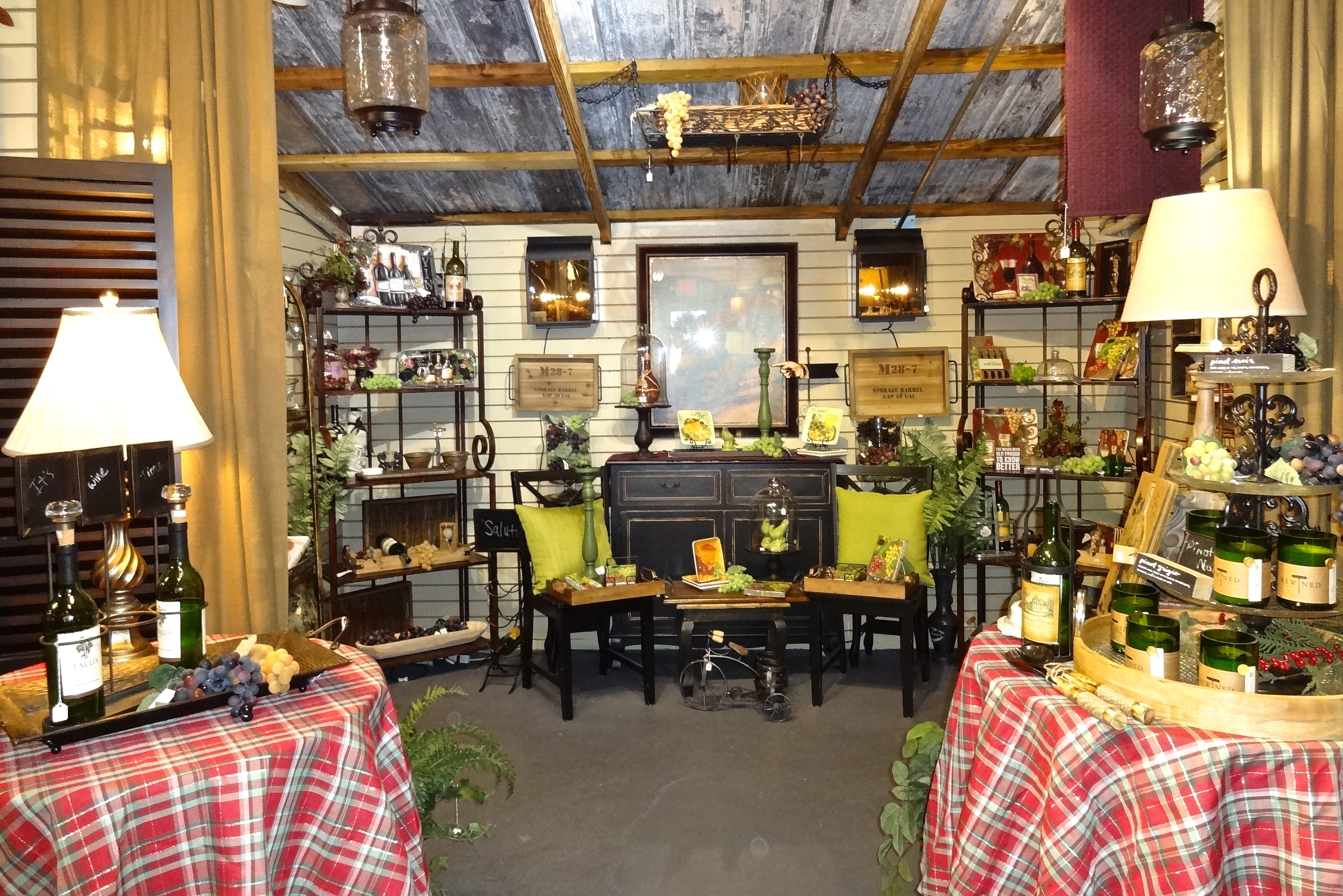 The Barn Antiques & Shopping Complex In Lake Alfred Florida – FunAndFork